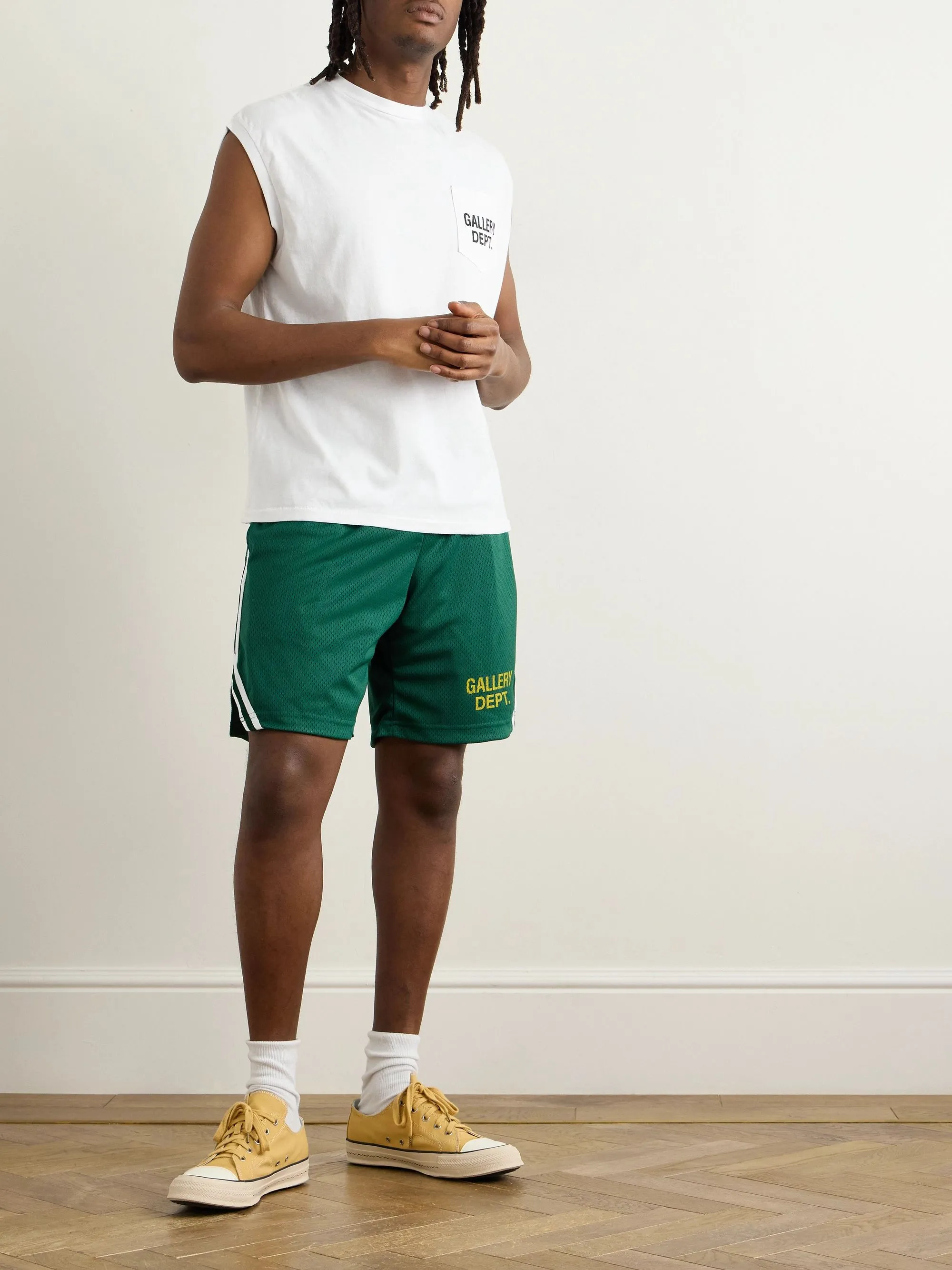 GALLERY DEPT. AUGI SLEEVELESS TEE/VINTAGE BLACK/NAVY/WHT English pocket sleeveless vest TEE Washed black/navy blue/white S-XL Same as the original version Super comfortable summer brushed lightweight material No sense of comfort on the upper body Loose and crisp fit Comfortable and breathable